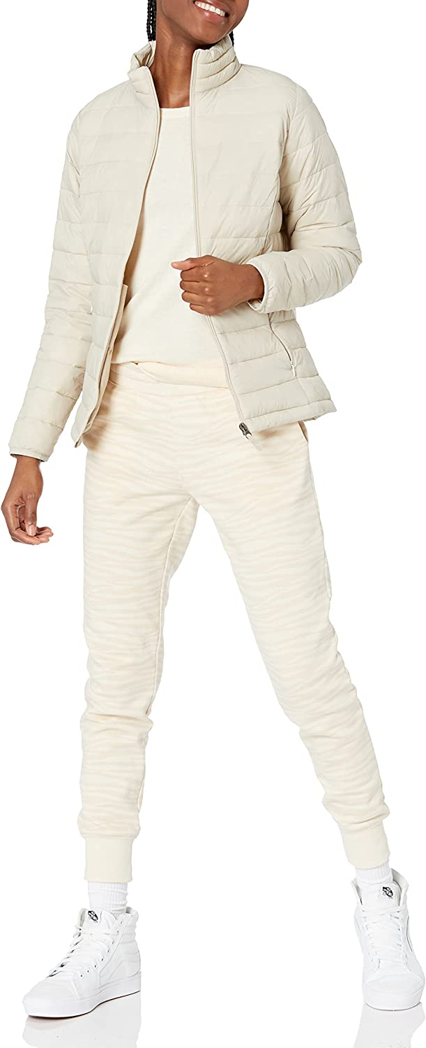 Amazon Essentials Women's Lightweight Long-Sleeve Water-Resistant Puffer Jacket (Available in Plus Size)